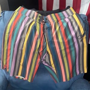 Men’s multi color lululemon bathing suit w/ liner